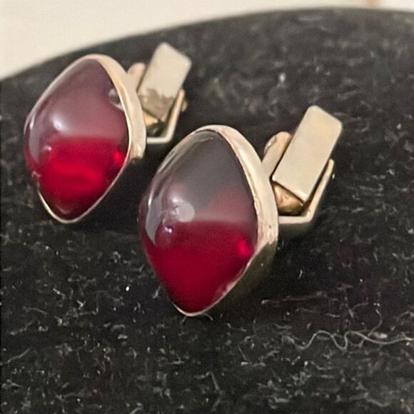 RARE Vintage 1950 MCM Swank antique brass domed red lucite whale back cuff links - Picture 11 of 16